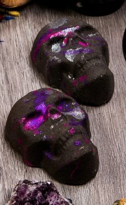 Aether Fade To Black Spooky Skull Bath Bomb