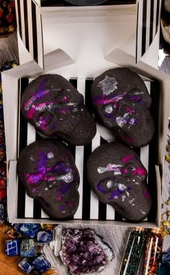 Aether Fade To Black Spooky Skull Bath Bomb