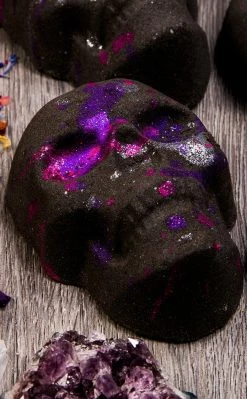 Aether Fade To Black Spooky Skull Bath Bomb