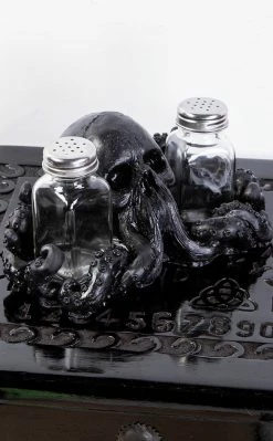 Sarah Mudle Home & Gifts Octoskull Holder | Black