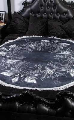 Drop Dead Gorgeous Summer Swarms Round Blanket