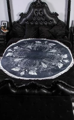 Drop Dead Gorgeous Summer Swarms Round Blanket