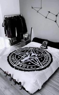 Killstar Home & Gifts Trailblazer Round Blanket