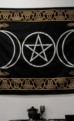 TB Triple Moon Tapestry