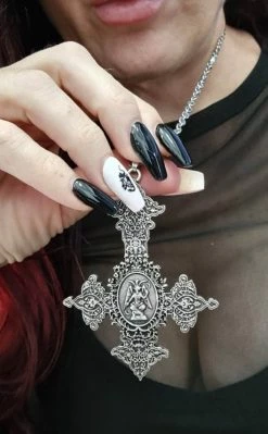 Drop Dead Gorgeous Accessories Unholy Rosary Chain