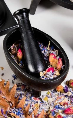 TB Wrought Iron Mortar And Pestle